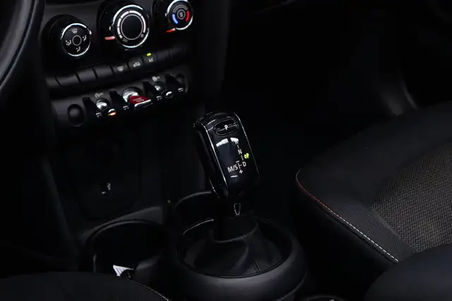 Mini Convertible view 12