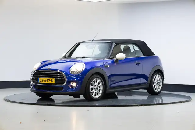 Mini Convertible view 14