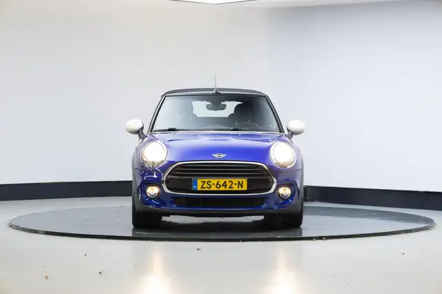 Mini Convertible view 13
