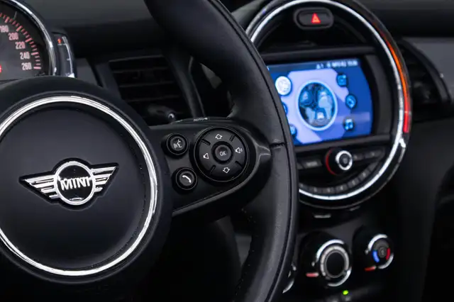 Mini Convertible view 10