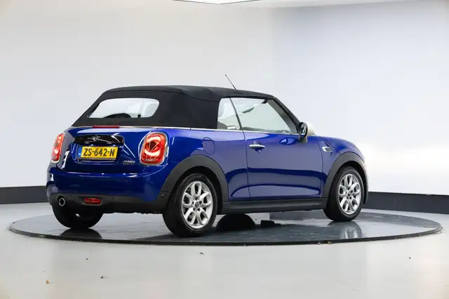 Mini Convertible view 17