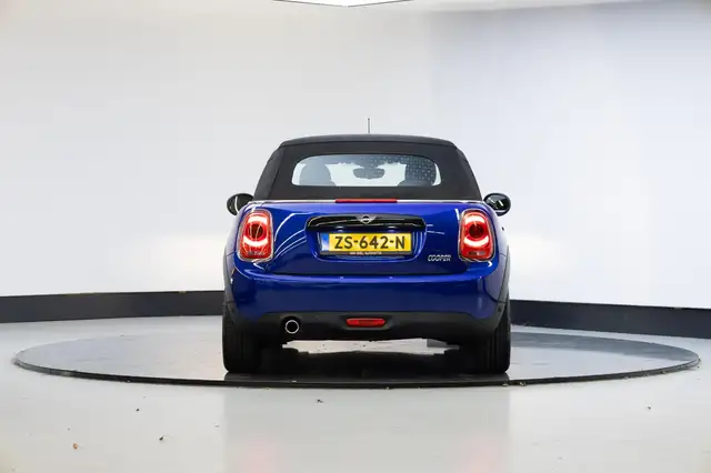 Mini Convertible view 16