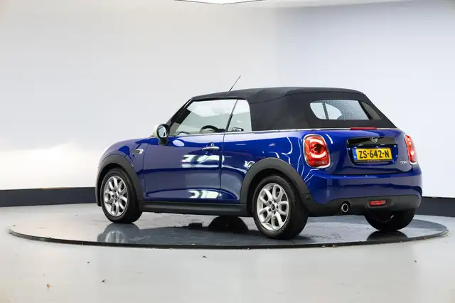 Mini Convertible view 2