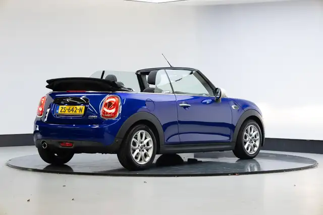 Mini Convertible view 18