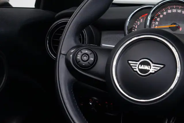 Mini Convertible view 9