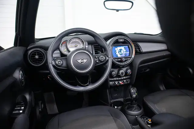 Mini Convertible view 5