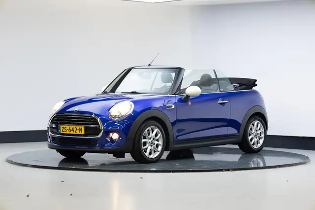 Mini Convertible view 21