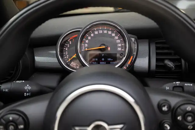 Mini Convertible view 7
