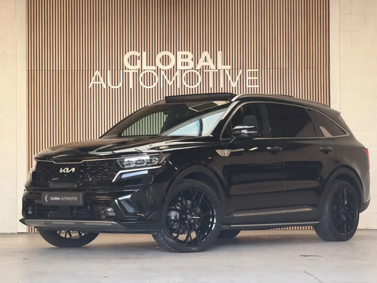 Kia Sorento 1.6 T-GDI Plug-in Hybrid 4WD PLATINUM - LEDER - PA — photo 1 of 40