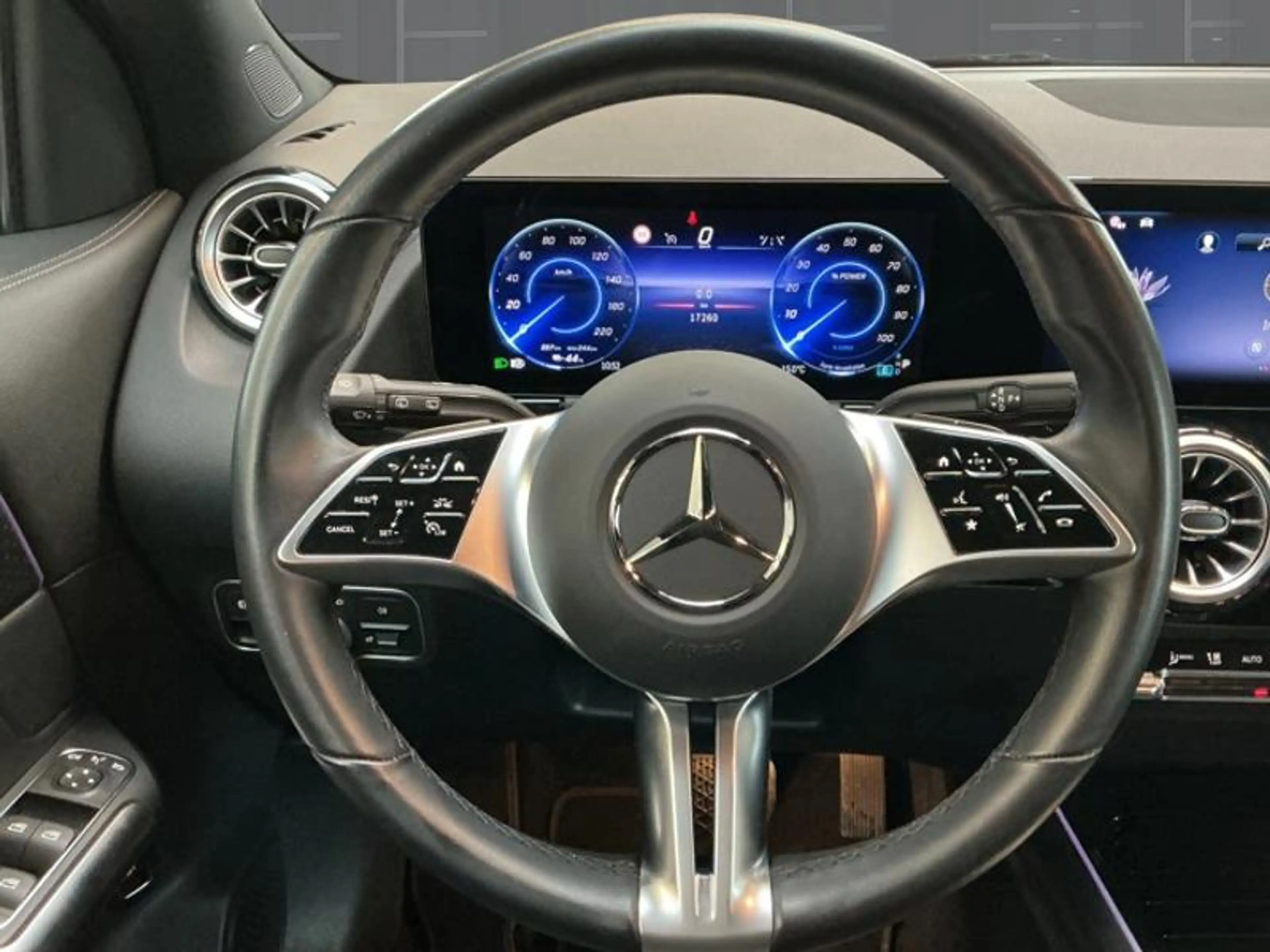 Mercedes-Benz EQA 250 + Luxury Line — photo 3