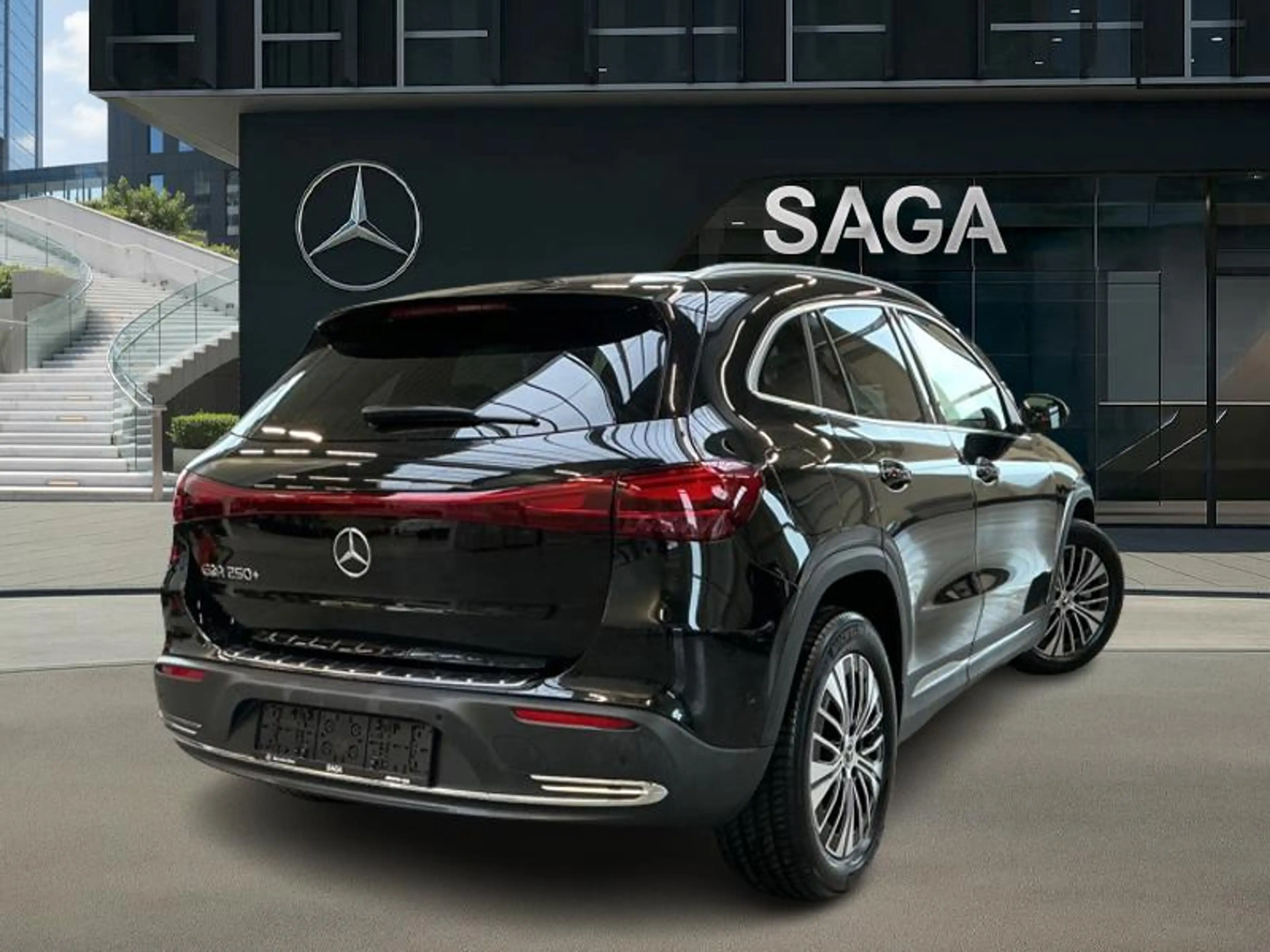 Mercedes-Benz EQA 250 + Luxury Line — photo 2