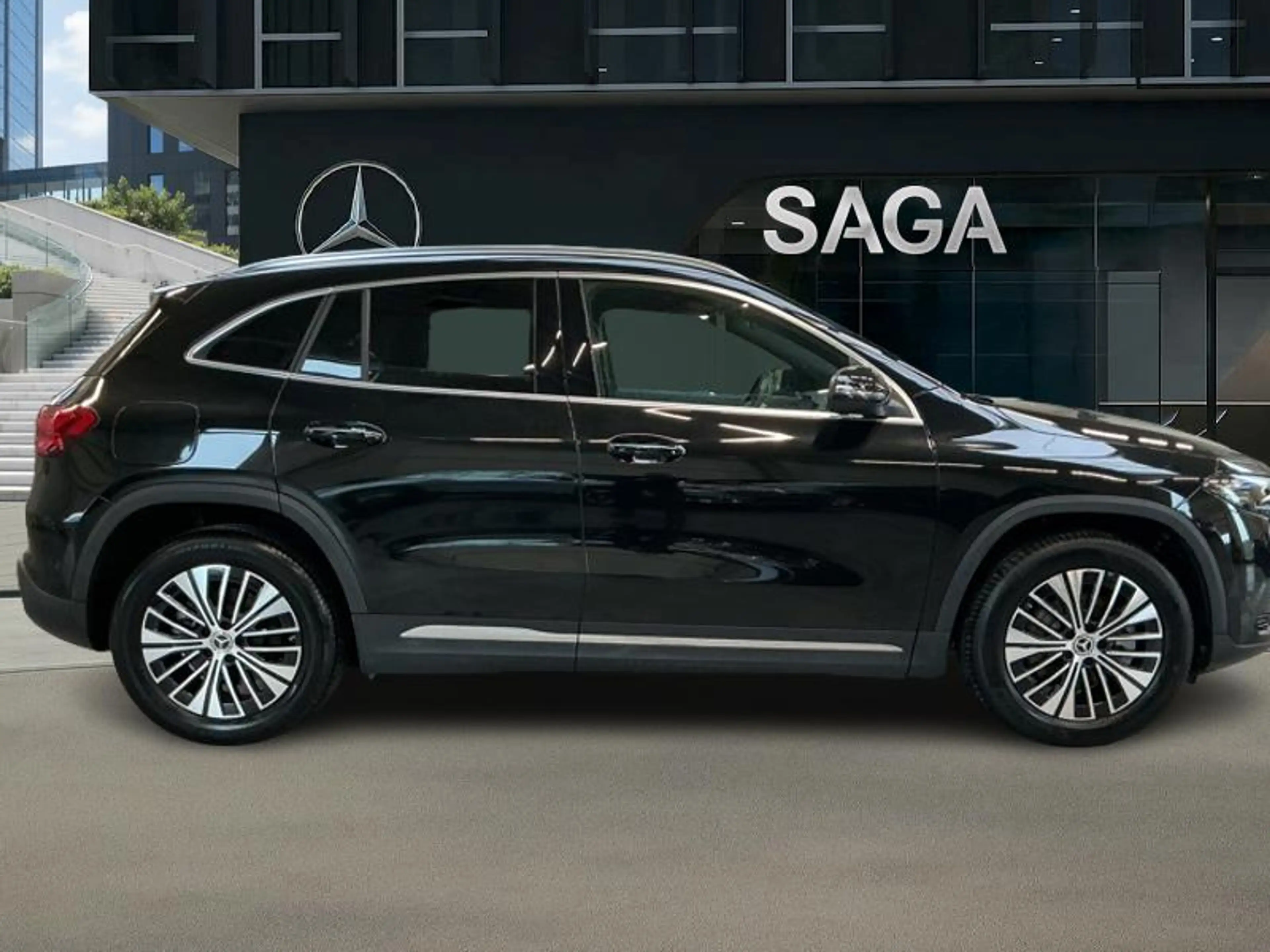 Mercedes-Benz EQA 250 + Luxury Line — photo 6