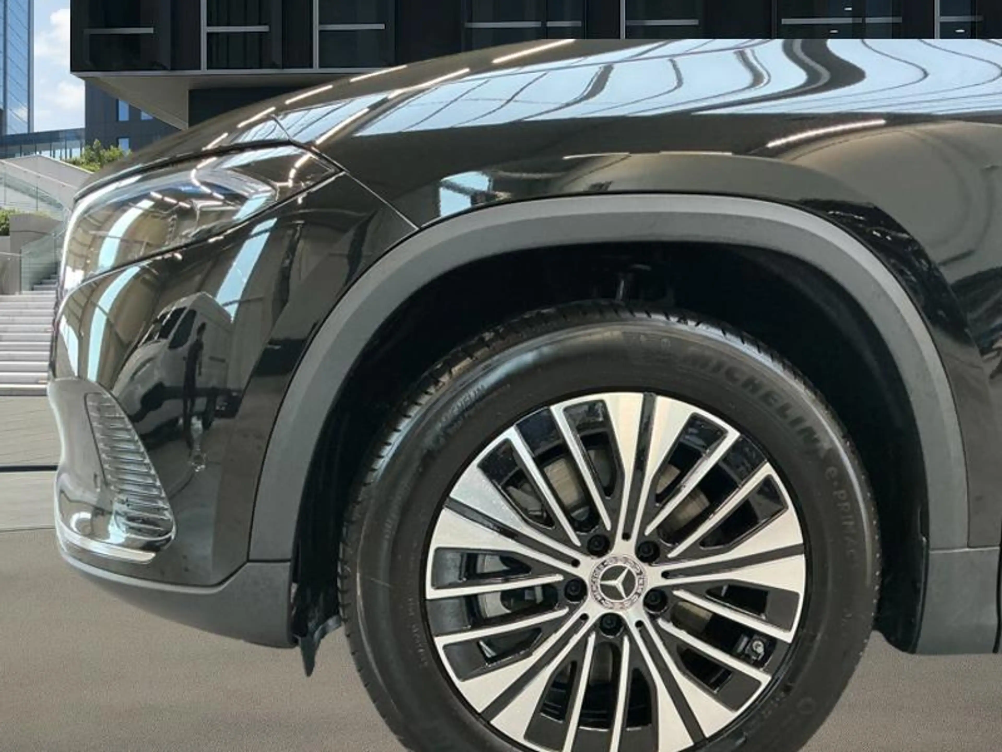 Mercedes-Benz EQA 250 + Luxury Line — photo 9