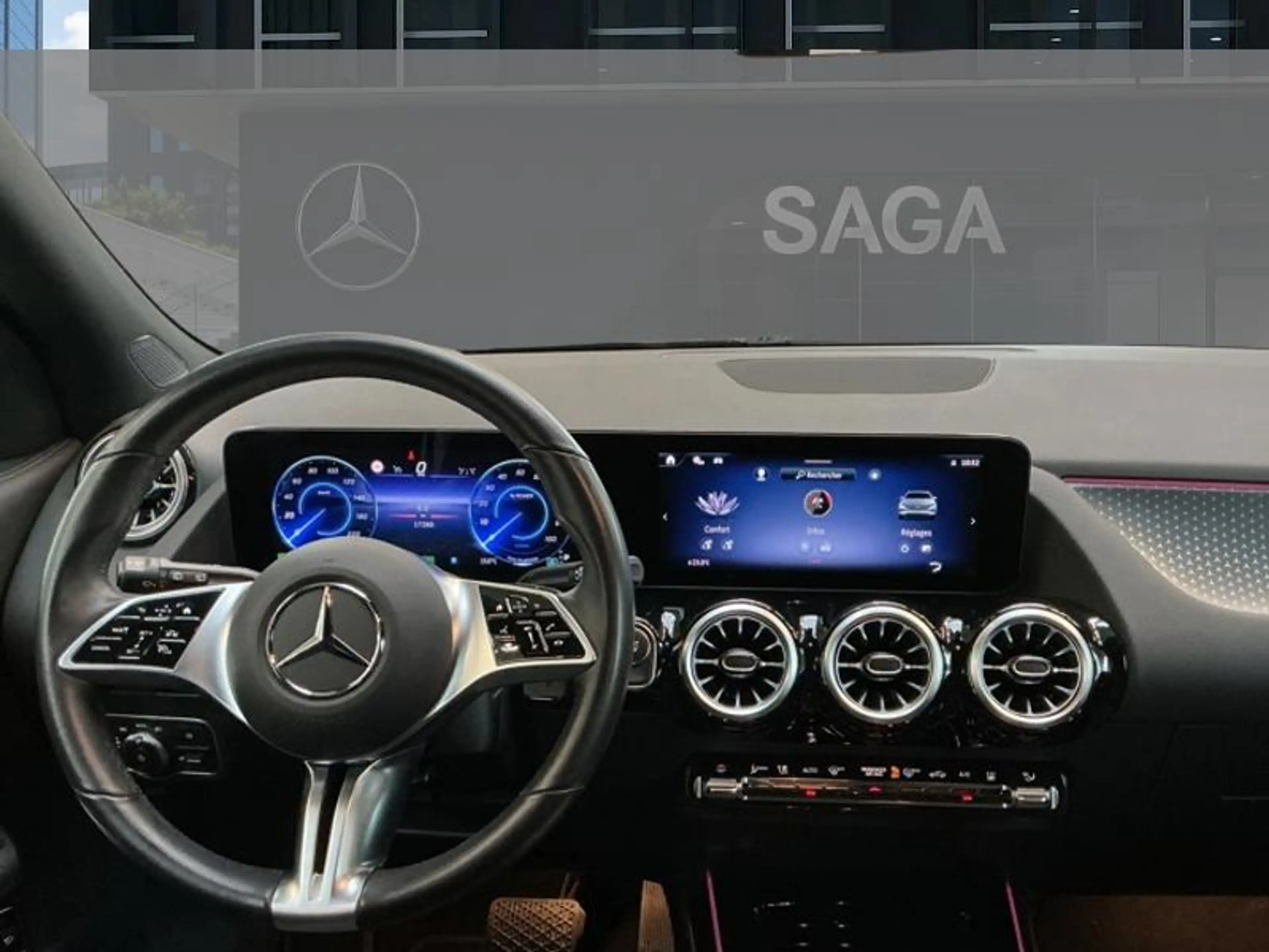 Mercedes-Benz EQA 250 + Luxury Line — photo 10