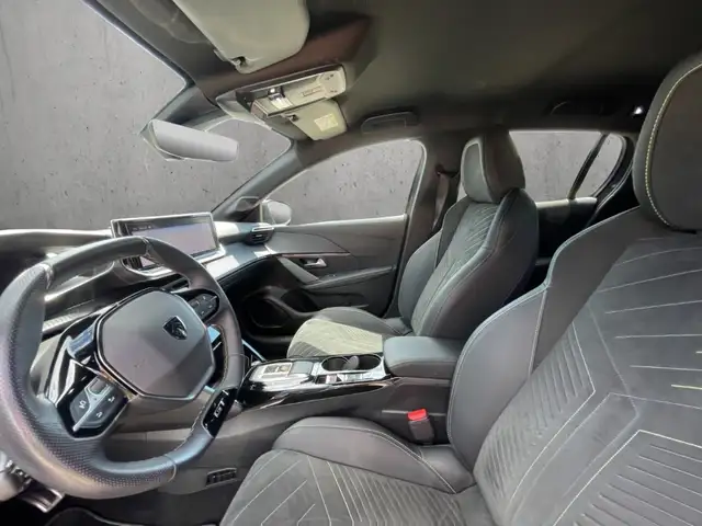 Peugeot 208 view 9