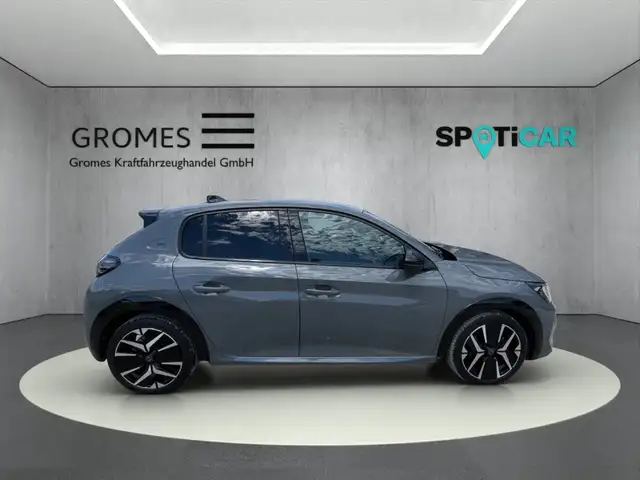 Peugeot 208 view 2