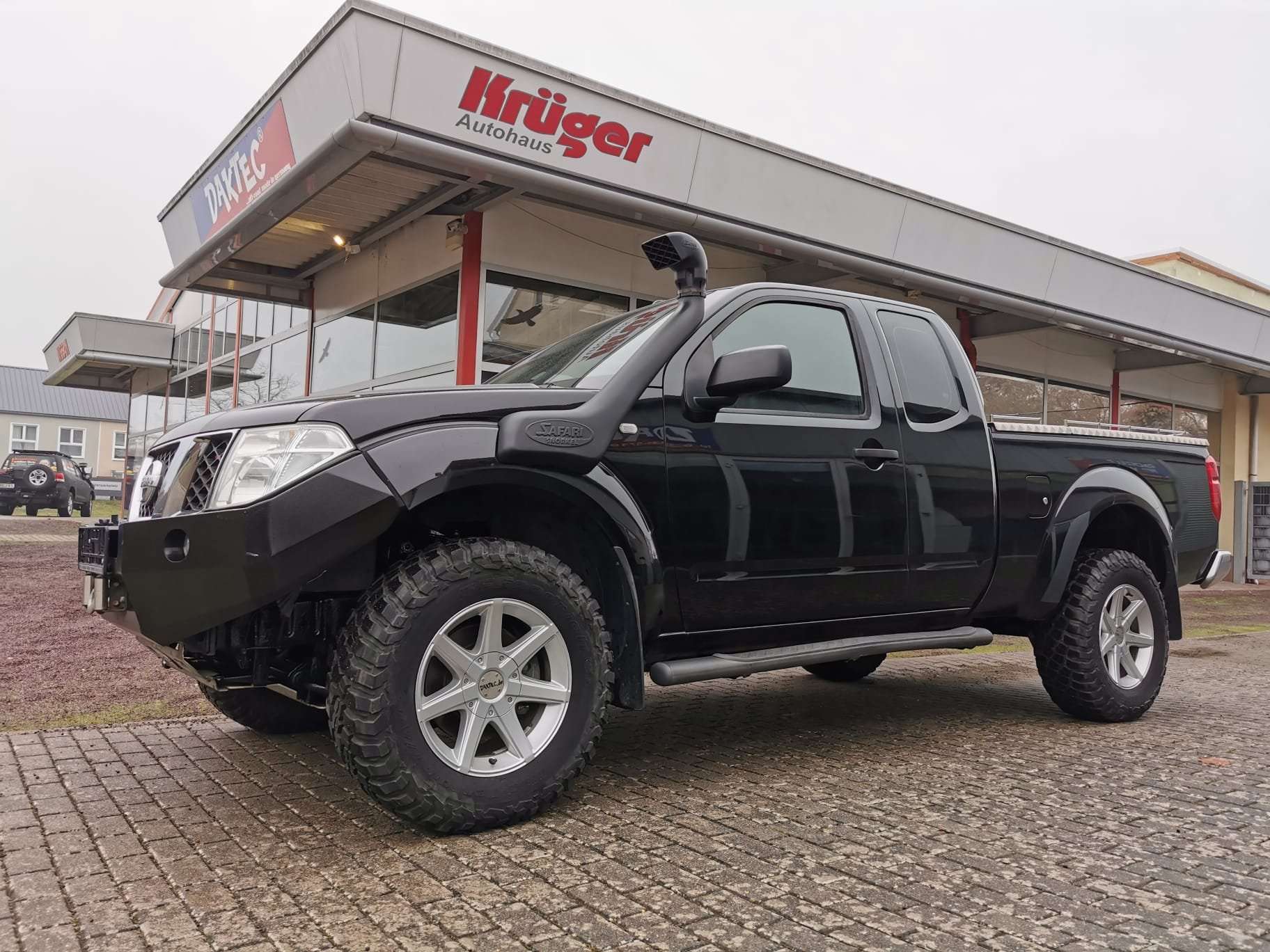 Second hand Nissan Navara 2.5