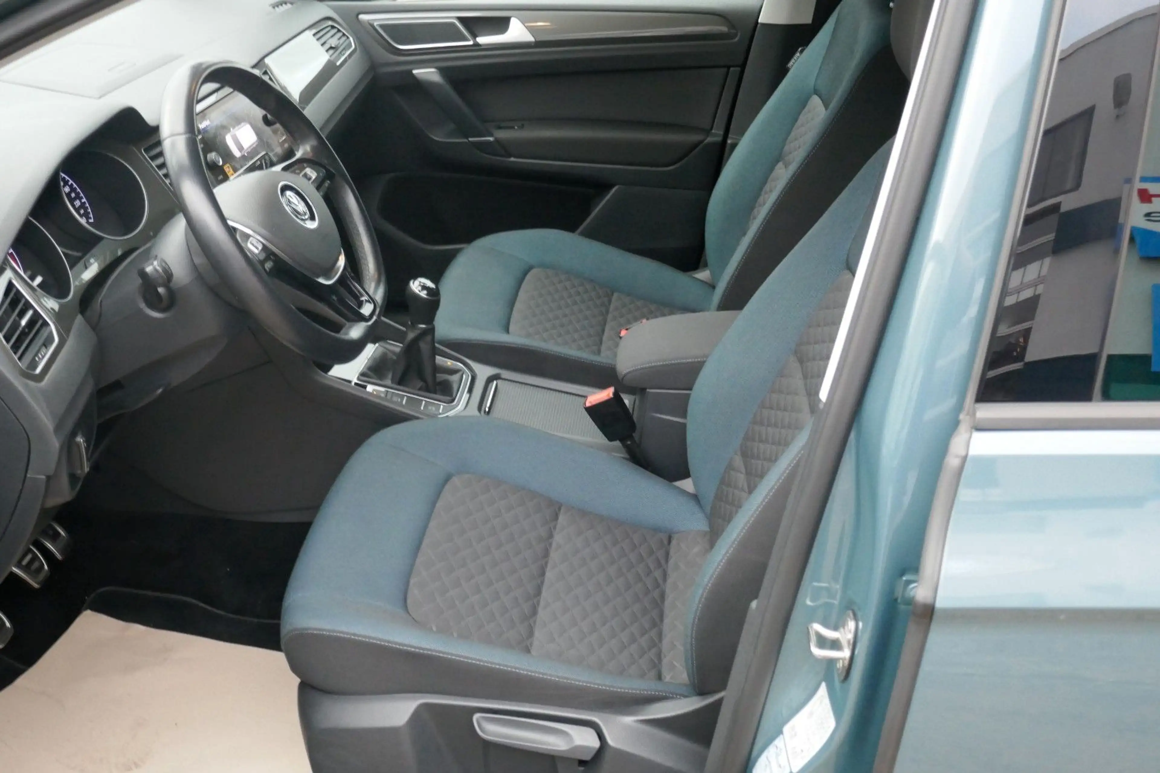 Volkswagen Golf Sportsvan IQ.DRIVE LED/ACC/NAV/AHZV — photo 7