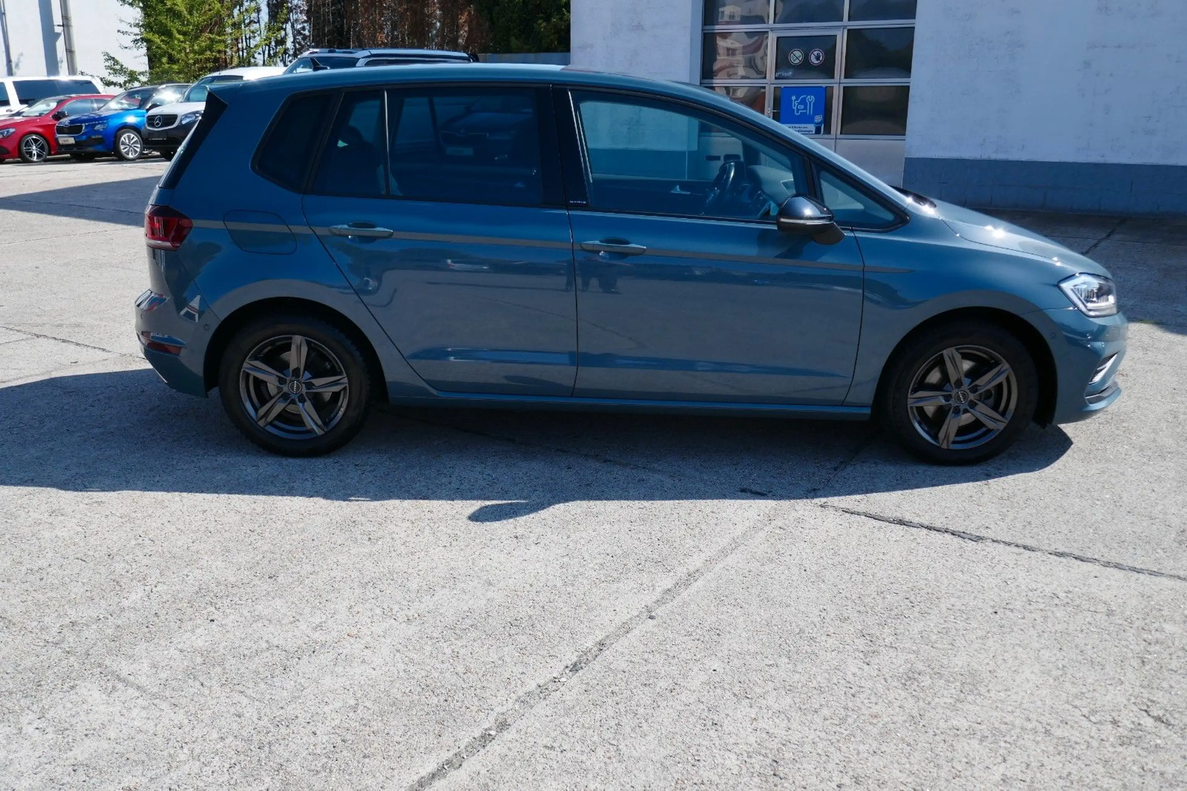 Volkswagen Golf Sportsvan IQ.DRIVE LED/ACC/NAV/AHZV — photo 2