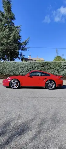 Porsche 911 view 3