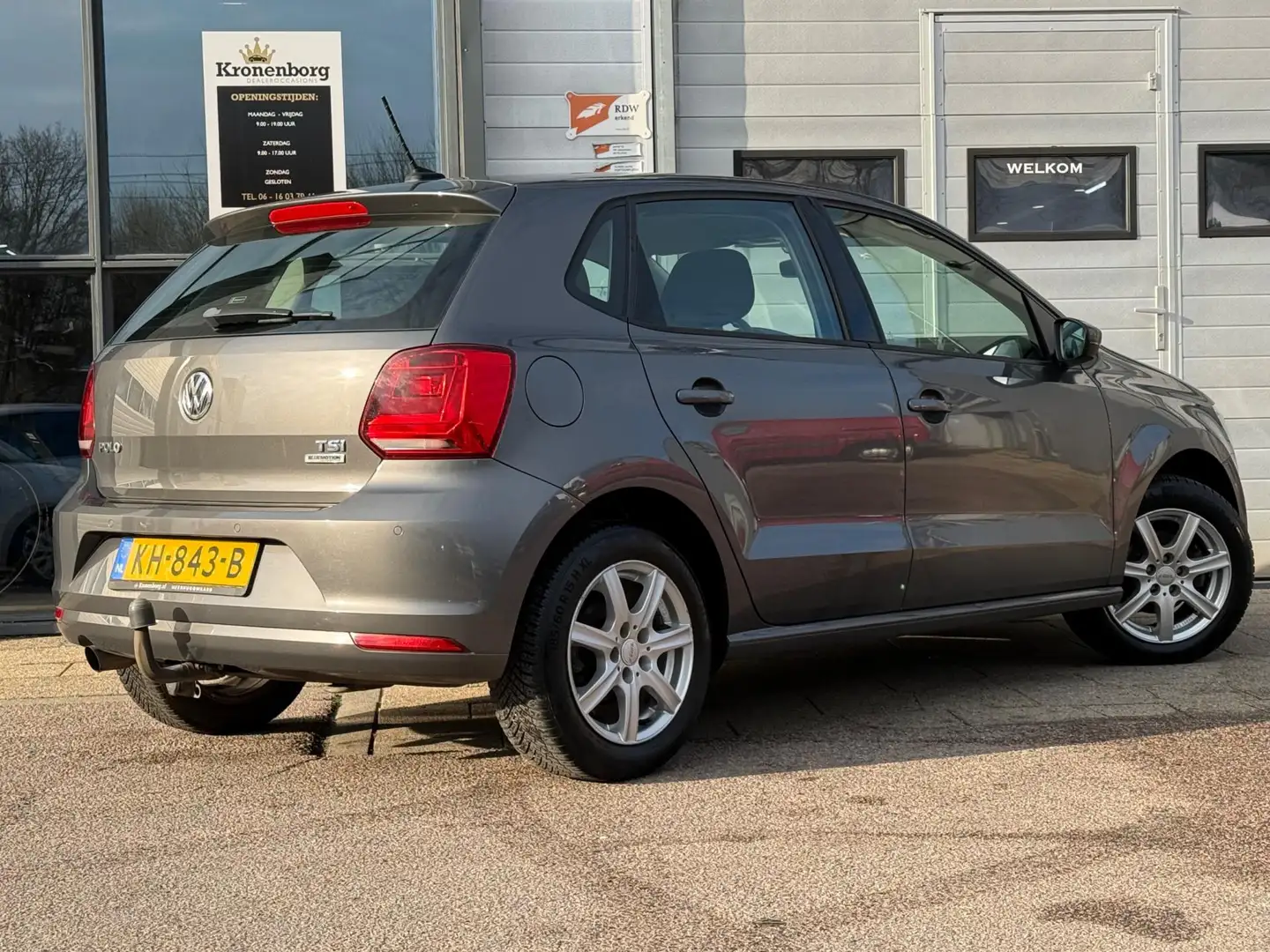 Volkswagen Polo 1.2 TSI Connected Series, CARPLAY, NAVI, CRUISECR Grijs - 2