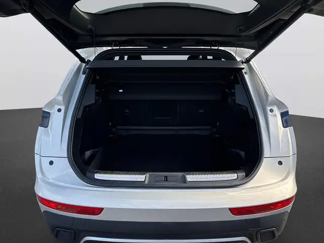 DS Automobiles DS 7 view 9
