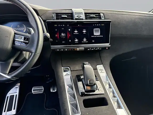 DS Automobiles DS 7 view 14
