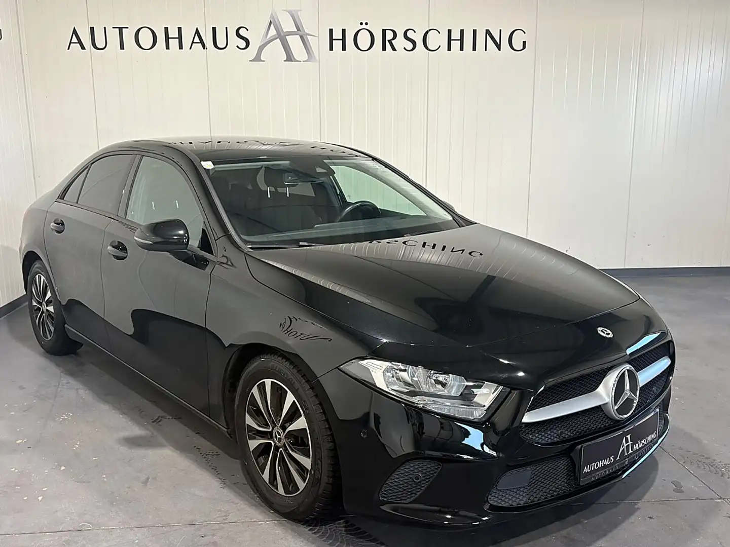 Mercedes-Benz A 180 d (EURO 6d) Schwarz - 1