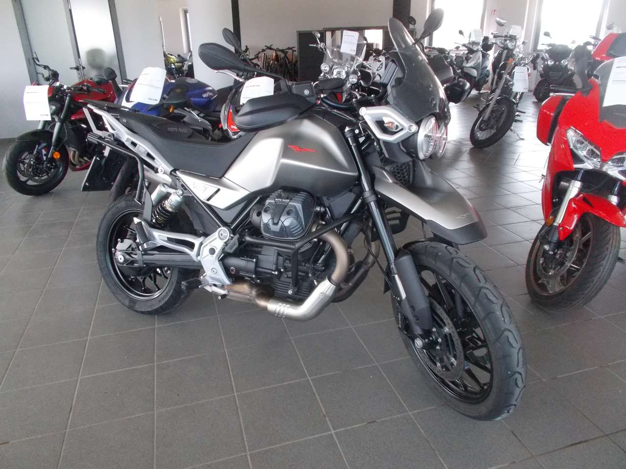 Moto Guzzi V 85 STRADA