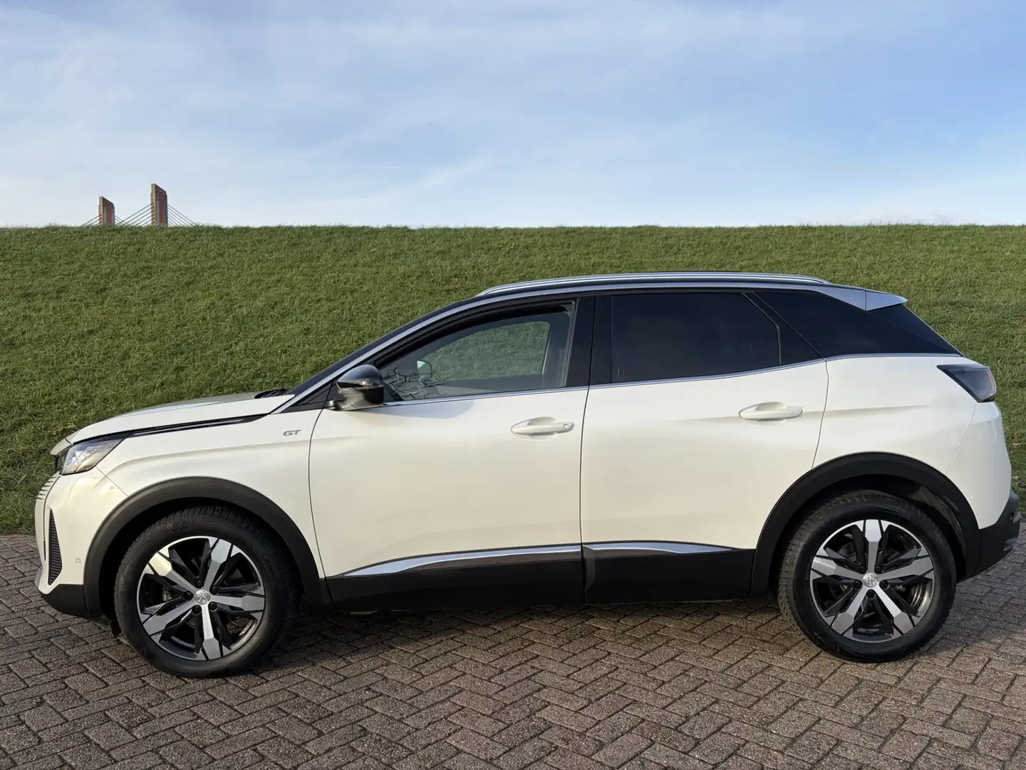 Peugeot 3008 1.6 PureTech GT Alcantara | Massagestoel | Pano | Weiß - 2