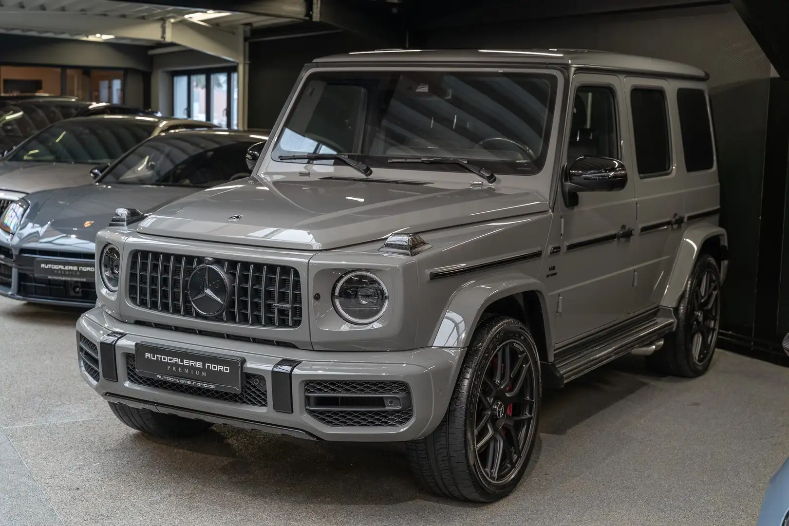 Mercedes-Benz G 63 AMG Burmester+Superior+RearSeat+Nightpaket Grau - 2