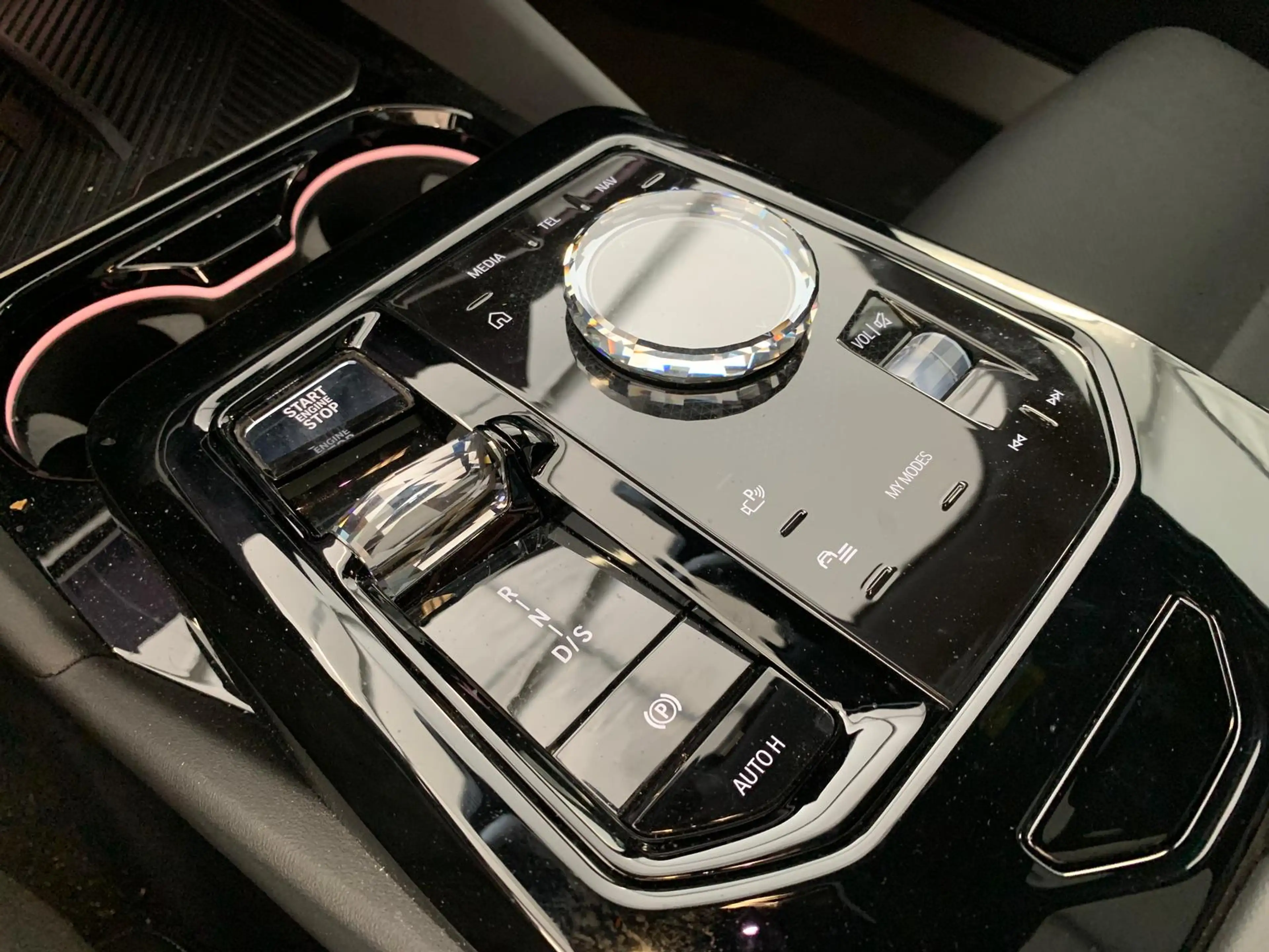 BMW 550 e xDr M Sport Pro ICONIC/HUD/PANO/20Z/360° — photo 13