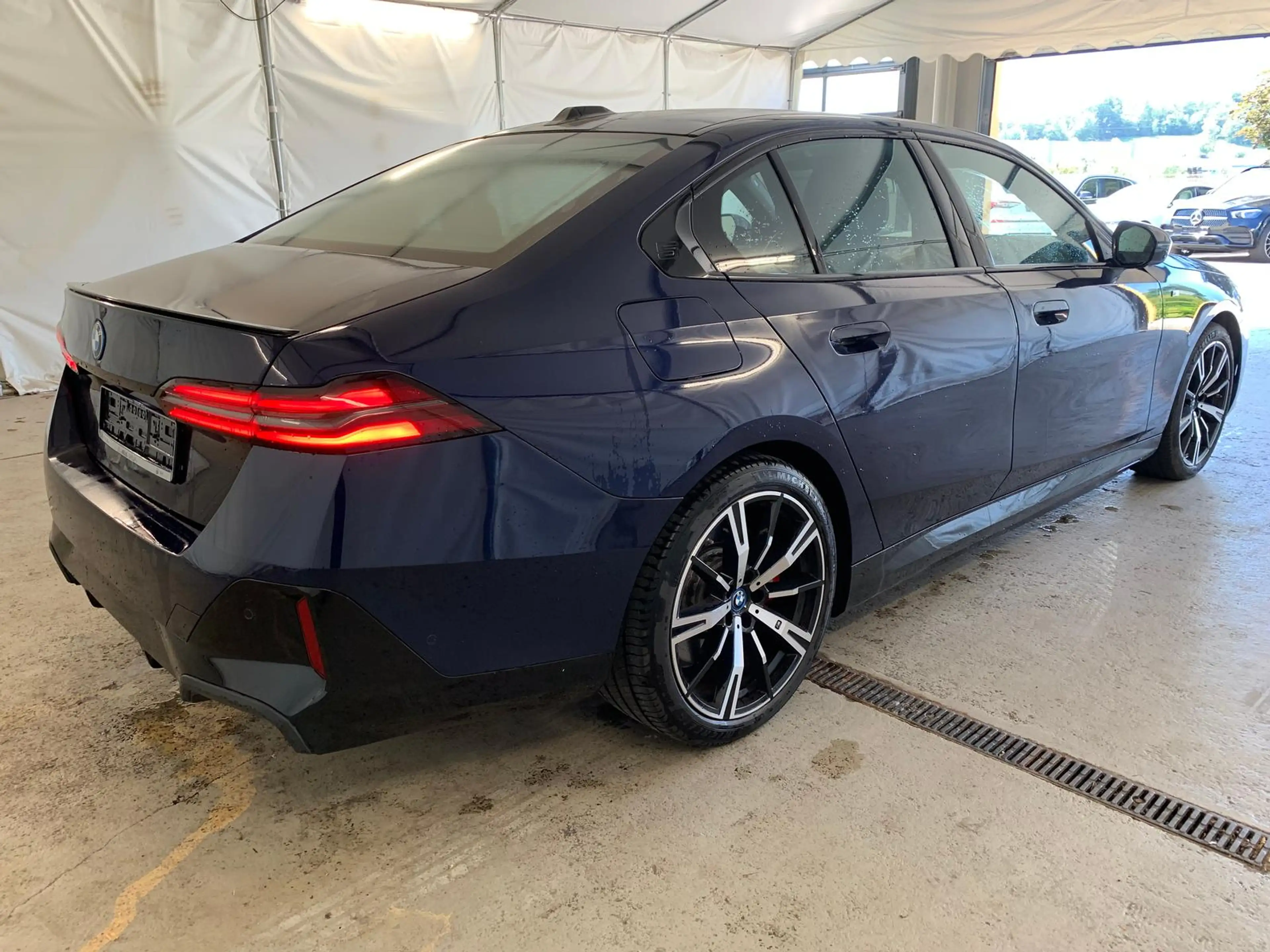 BMW 550 e xDr M Sport Pro ICONIC/HUD/PANO/20Z/360° — photo 5