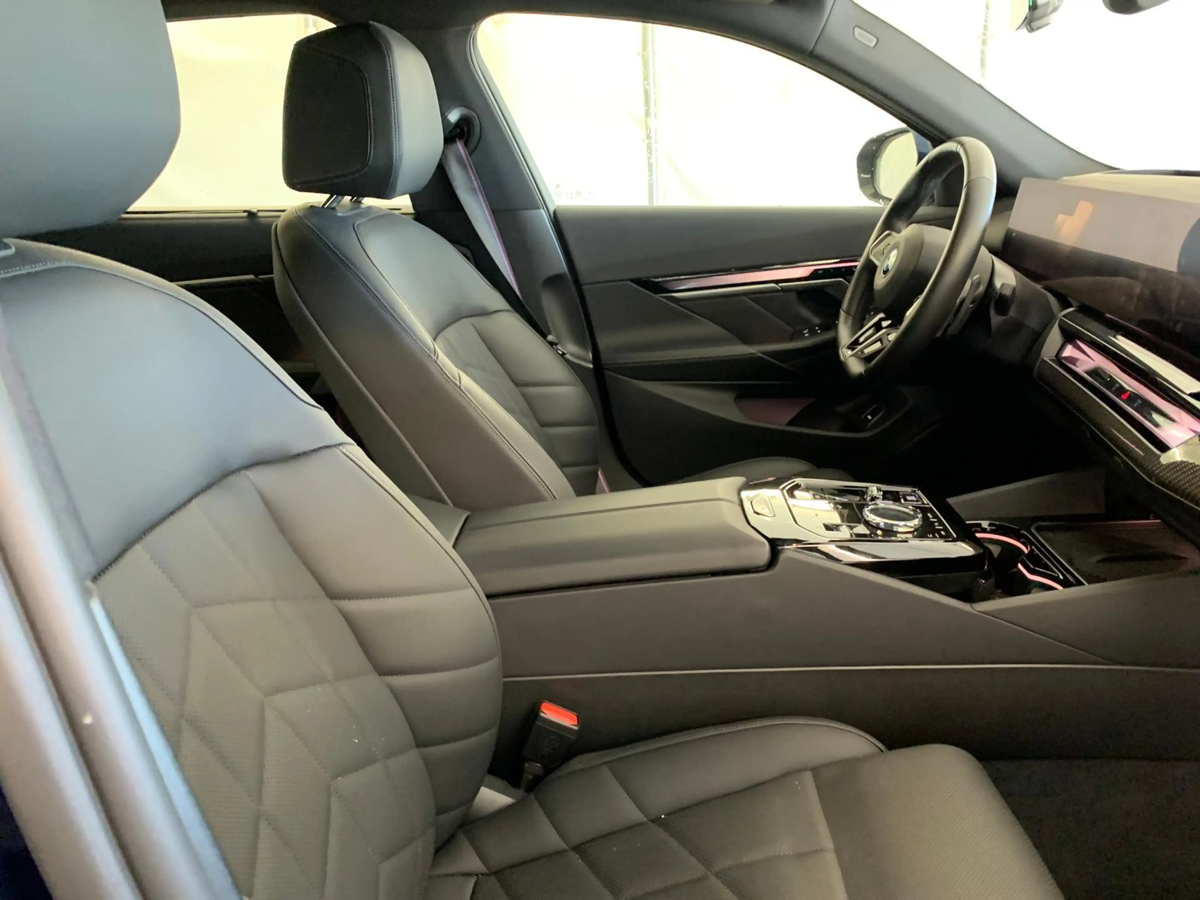 BMW 550 e xDr M Sport Pro ICONIC/HUD/PANO/20Z/360° — photo 4