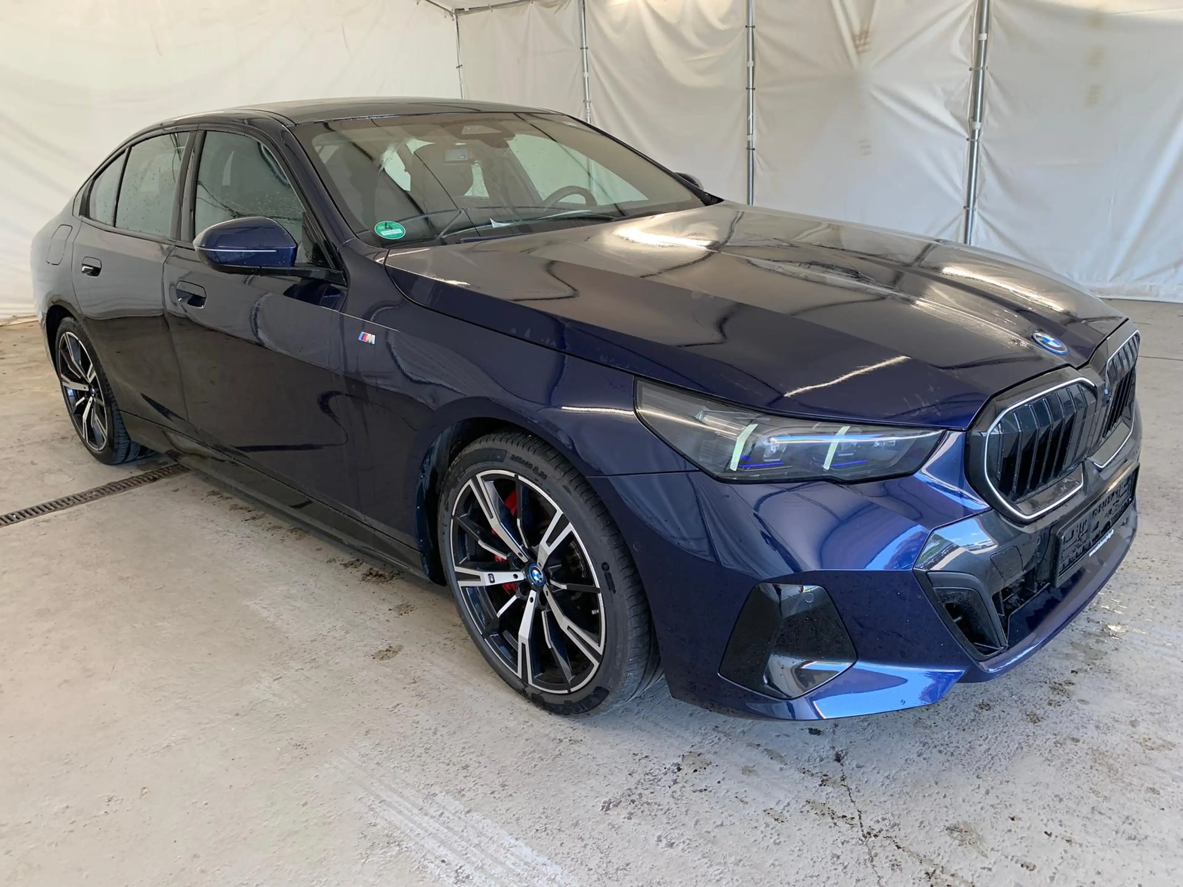 BMW 550 e xDr M Sport Pro ICONIC/HUD/PANO/20Z/360° — photo 2