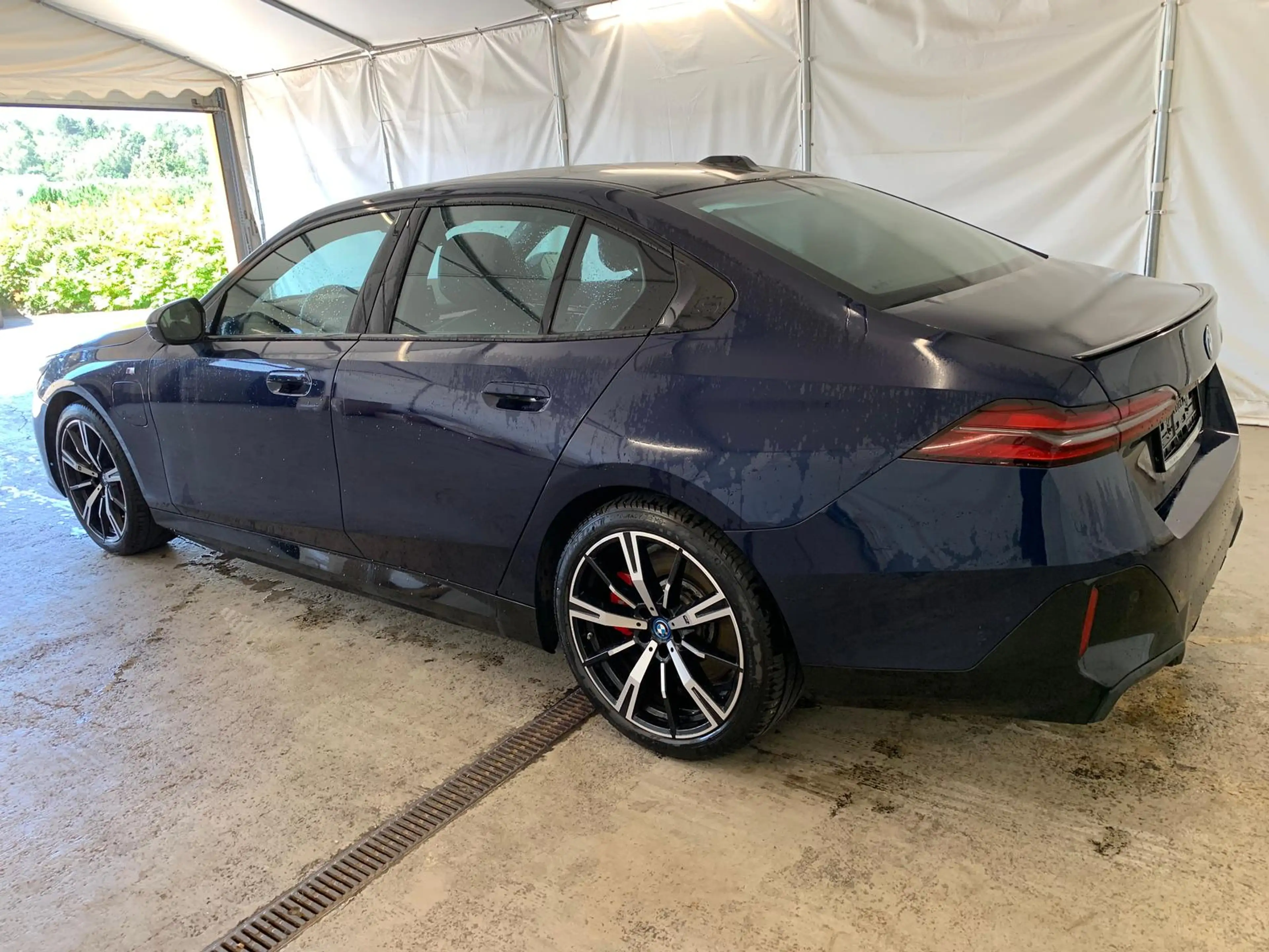 BMW 550 e xDr M Sport Pro ICONIC/HUD/PANO/20Z/360° — photo 7