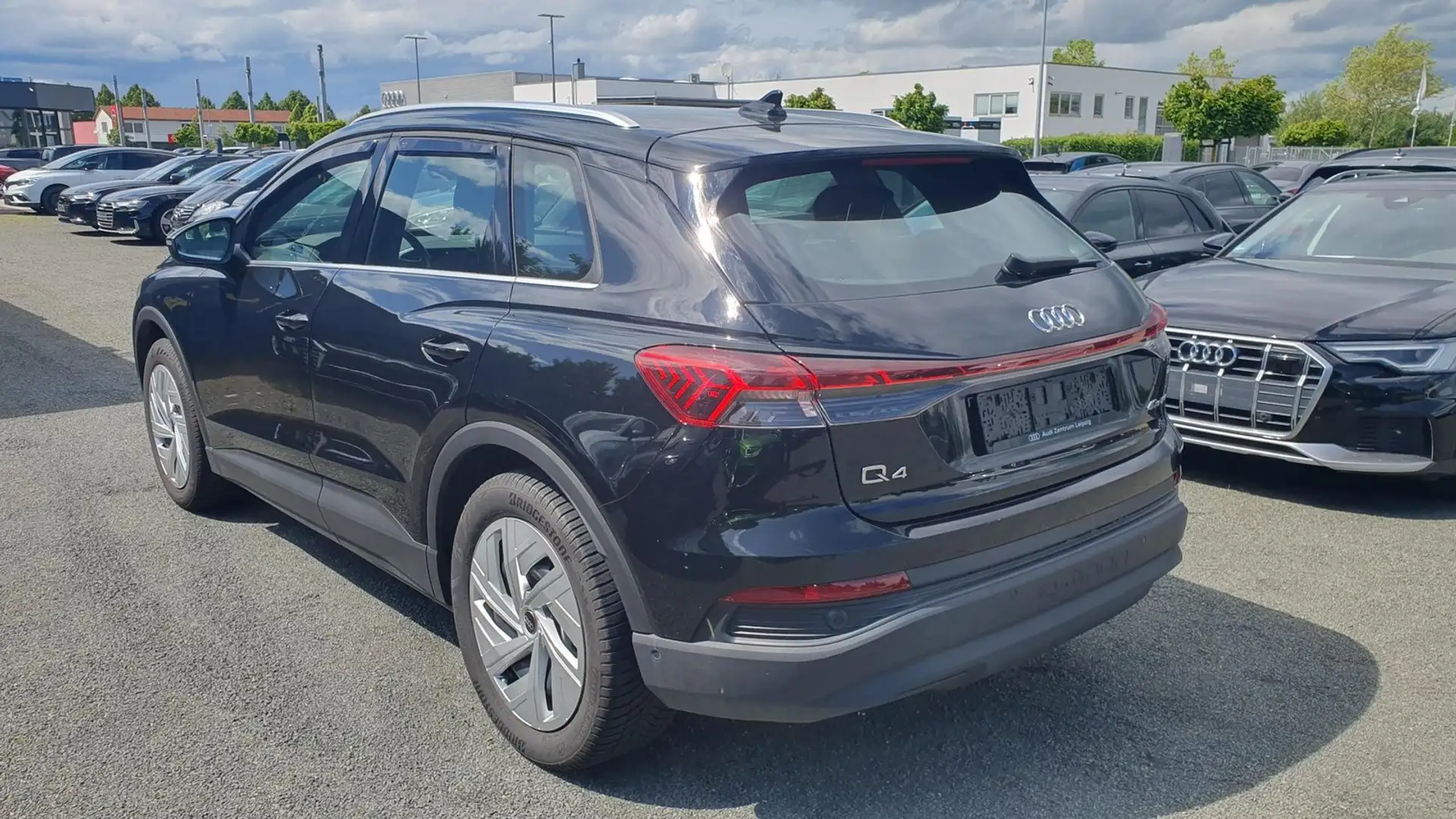 Audi Q4 e-tron Q4 e-tron 40 150 kW Schwarz - 2