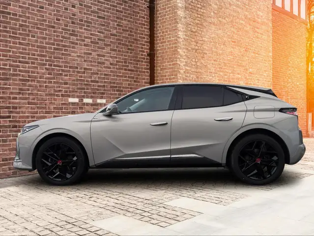 DS Automobiles DS 4 view 3