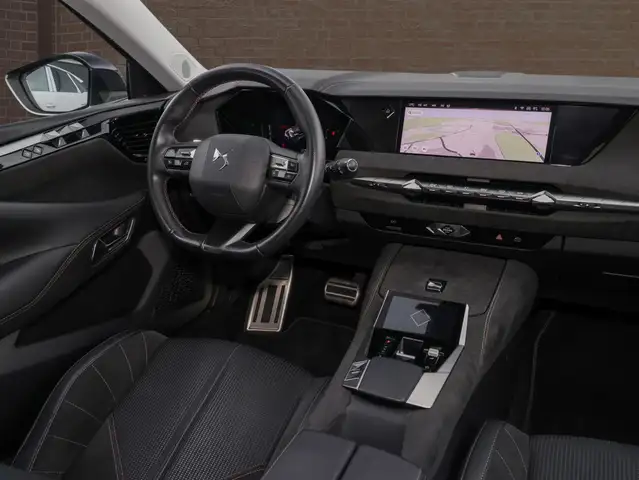 DS Automobiles DS 4 view 11