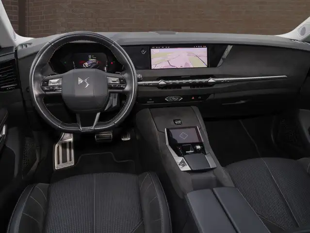 DS Automobiles DS 4 view 12