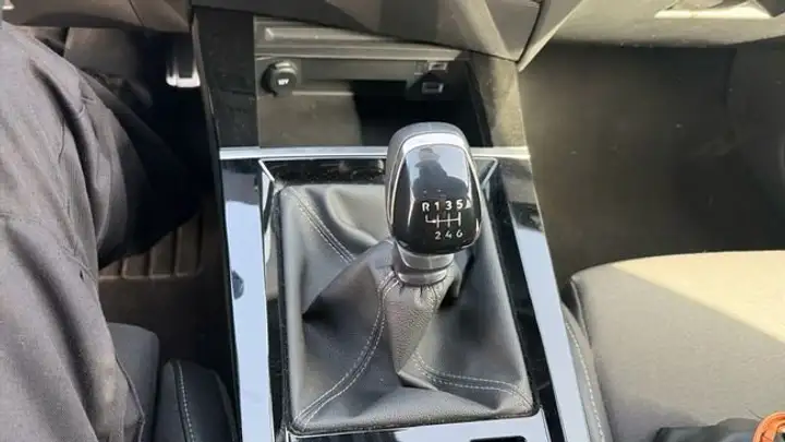 Opel Astra 2023, foto 8
