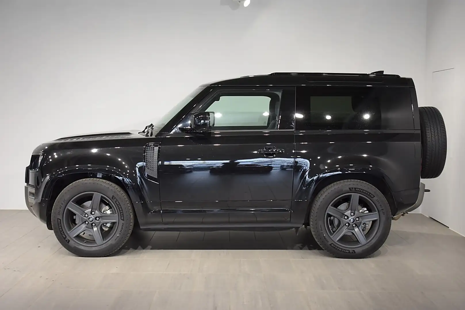 Land Rover Defender 90 D250 AWD X-Dynamic SE Aut. Schwarz - 2