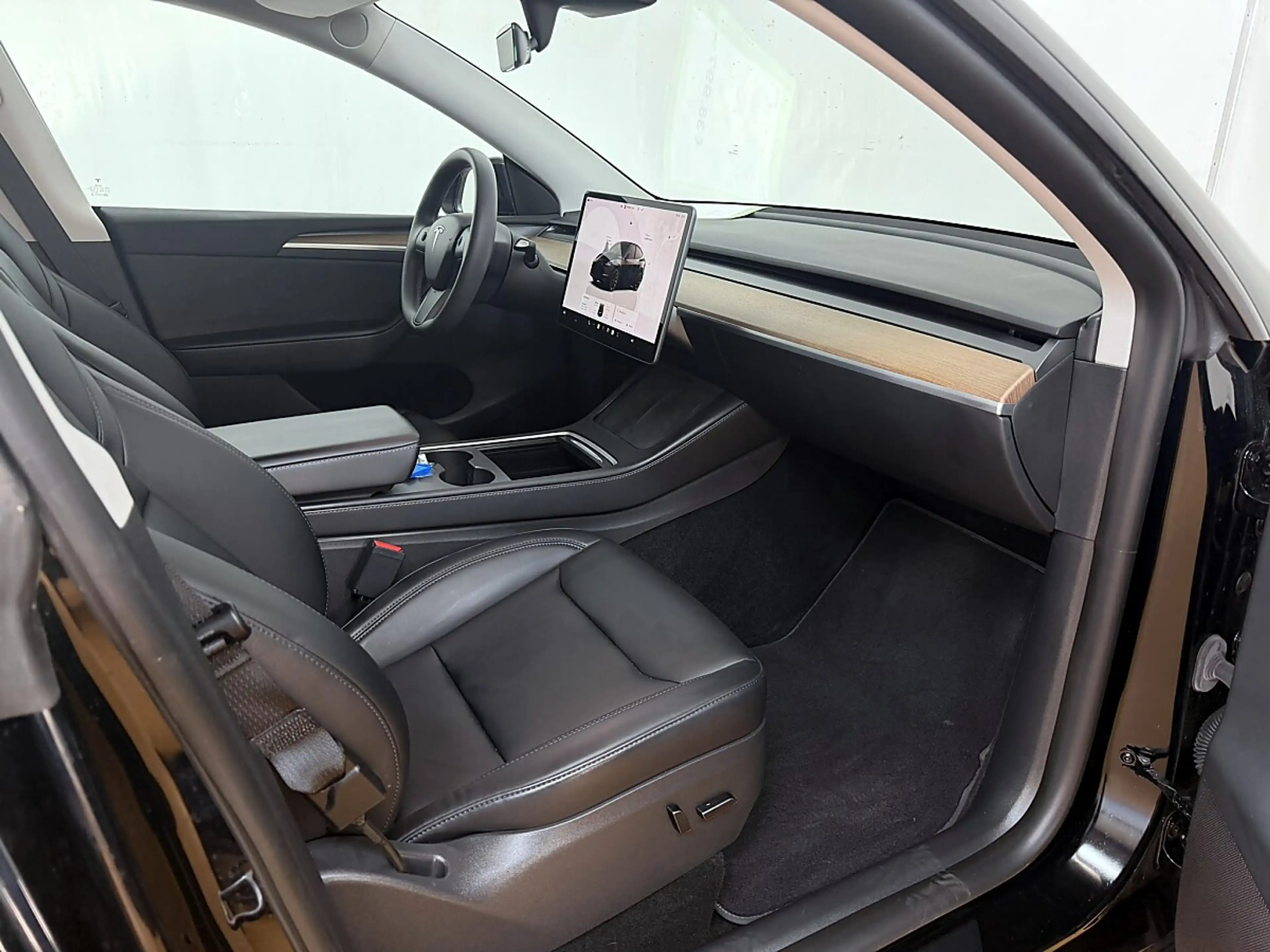 Tesla Model Y Dual Maximale Reichweite Dual AWD — photo 9