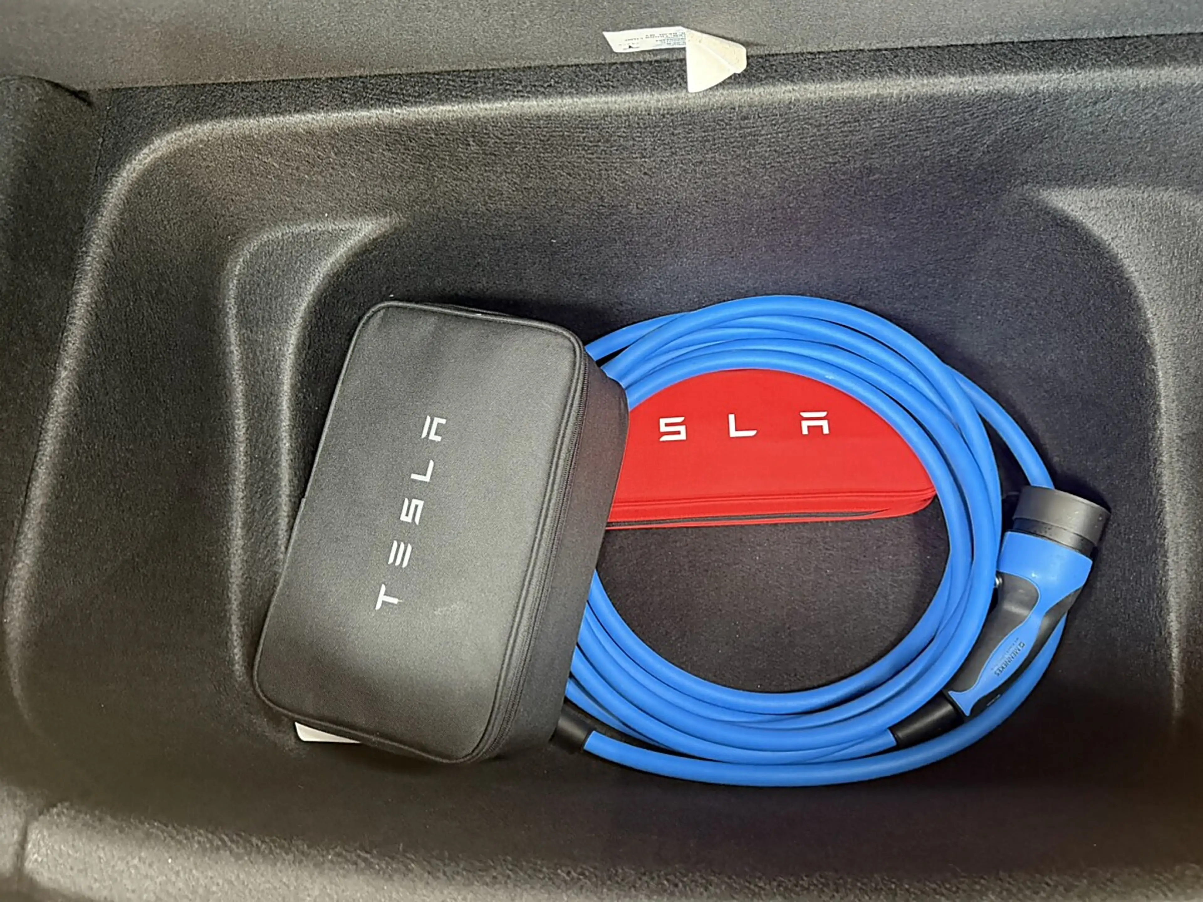 Tesla Model Y Dual Maximale Reichweite Dual AWD — photo 22