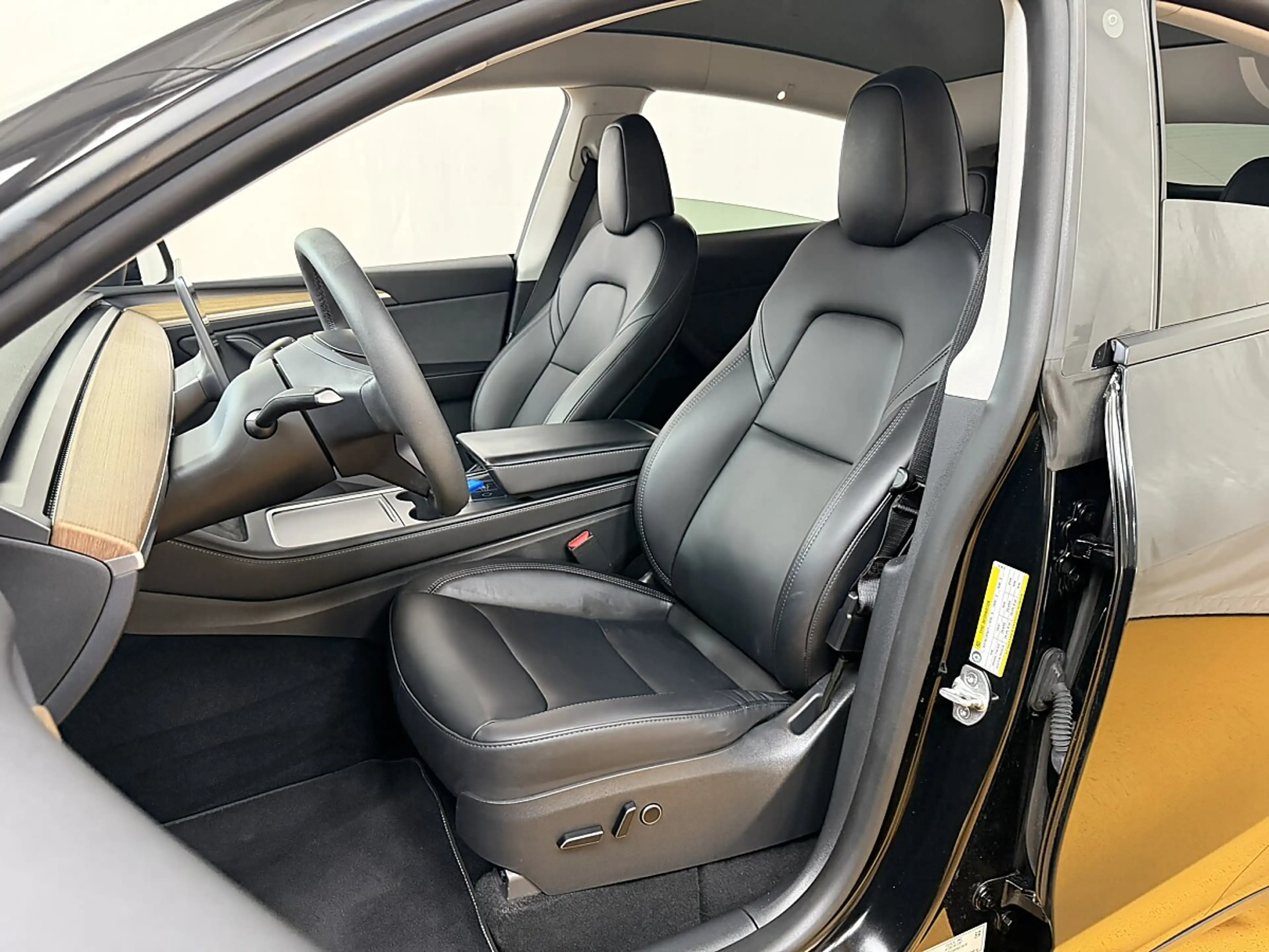 Tesla Model Y Dual Maximale Reichweite Dual AWD — photo 8