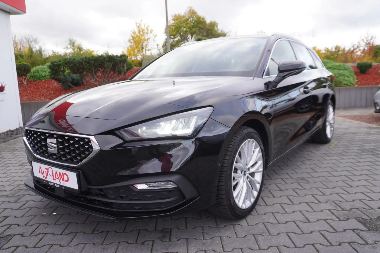 SEAT Leon ST 1.4 e-Hybrid DSG Xcellence LED Navi AHK Schwarz - 2