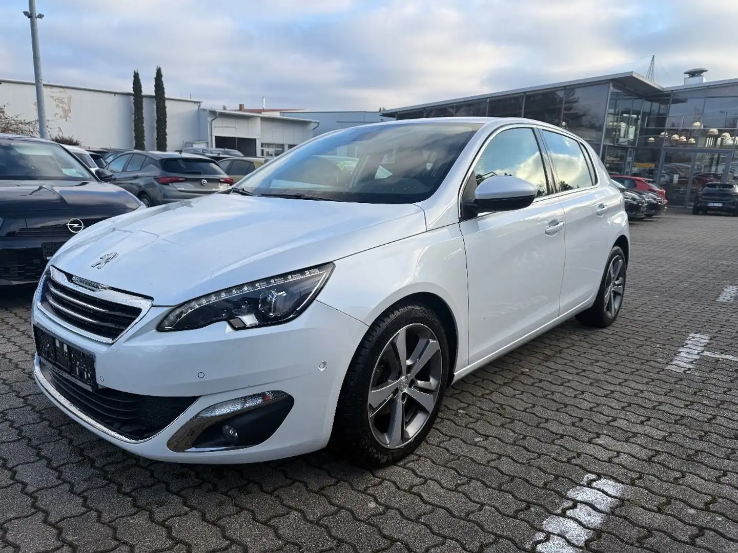 Peugeot 308 1.2 PureTech 130Allure LED+Navi+SHZ+Winterp. Weiß - 2