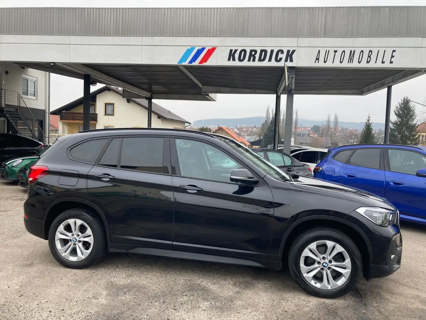 BMW X1 sDrive 18dA 2.0 "ADV." F48/NAVI/LED/SPORTSITZ Schwarz - 2