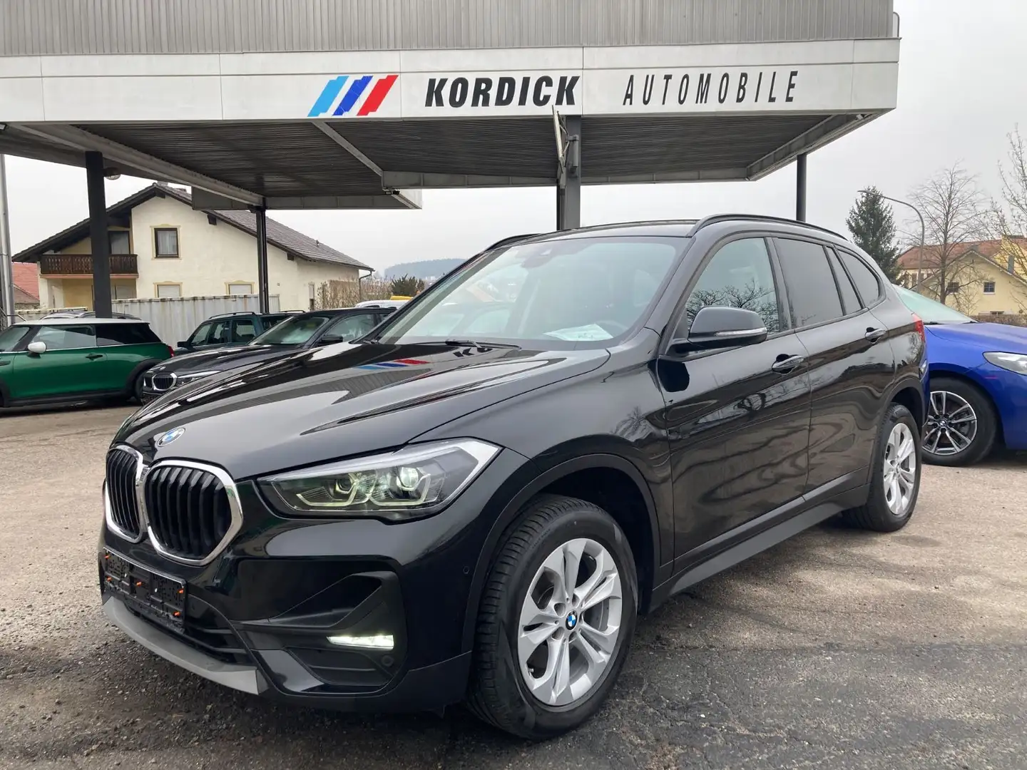 BMW X1 sDrive 18dA 2.0 "ADV." F48/NAVI/LED/SPORTSITZ Schwarz - 1