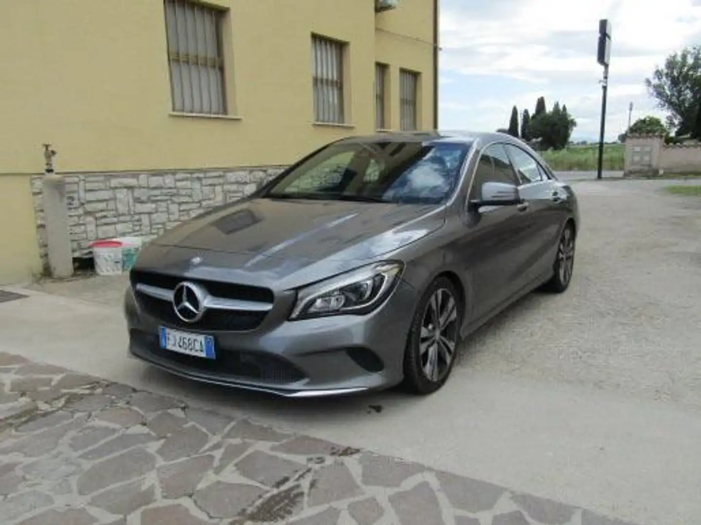 Mercedes-Benz CLA 200 CLA 200 d (cdi) Premium auto Gris - 1